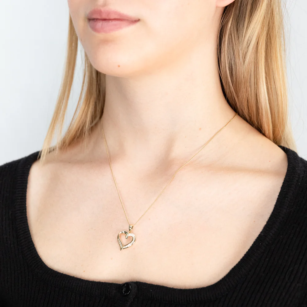 Australian Diamond 9ct Yellow Gold 1/4 Carat Diamond Heart Pendant - Image 2