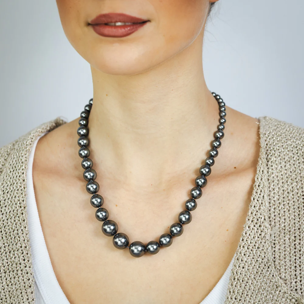 Black Mother of Pearl Graduated Necklace 48cm with Sterling Silver Clasp - Image 3
