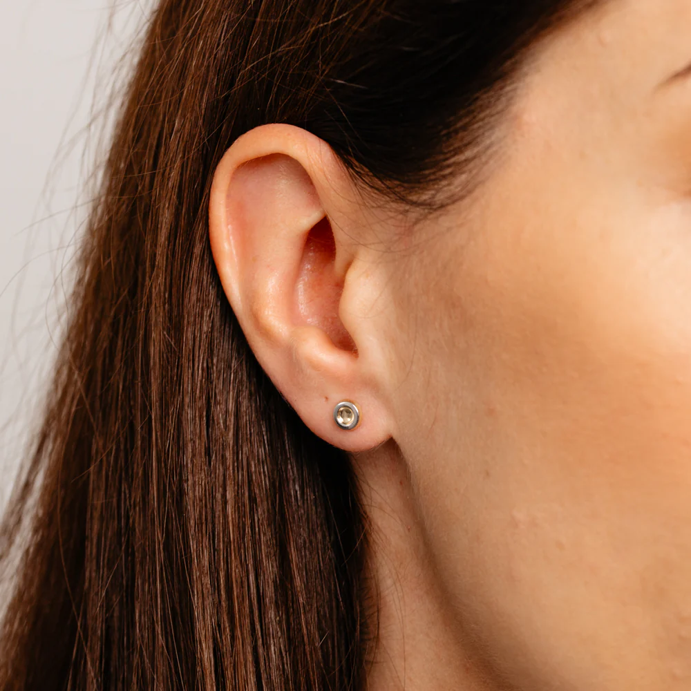 Circle Stud Earrings in 9ct Yellow Gold - Image 2