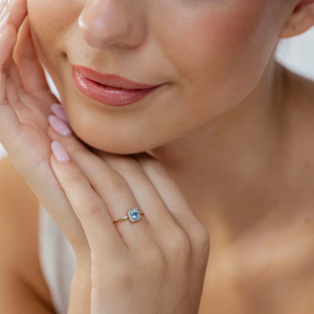 Created Blue Topaz and Diamond Ring in 9ct Yellow Gold - Image 4