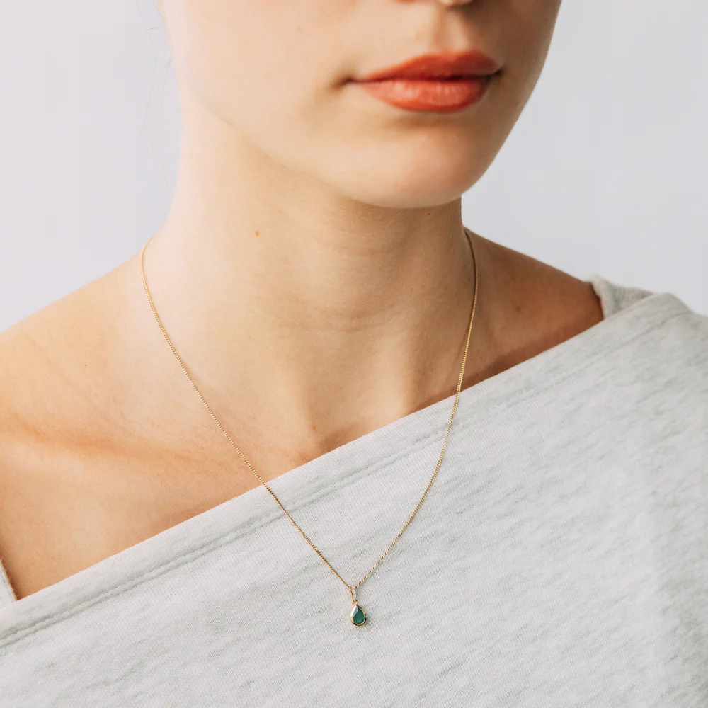 Created Emerald and Diamond Pendant in 9ct Yellow Gold - Image 3
