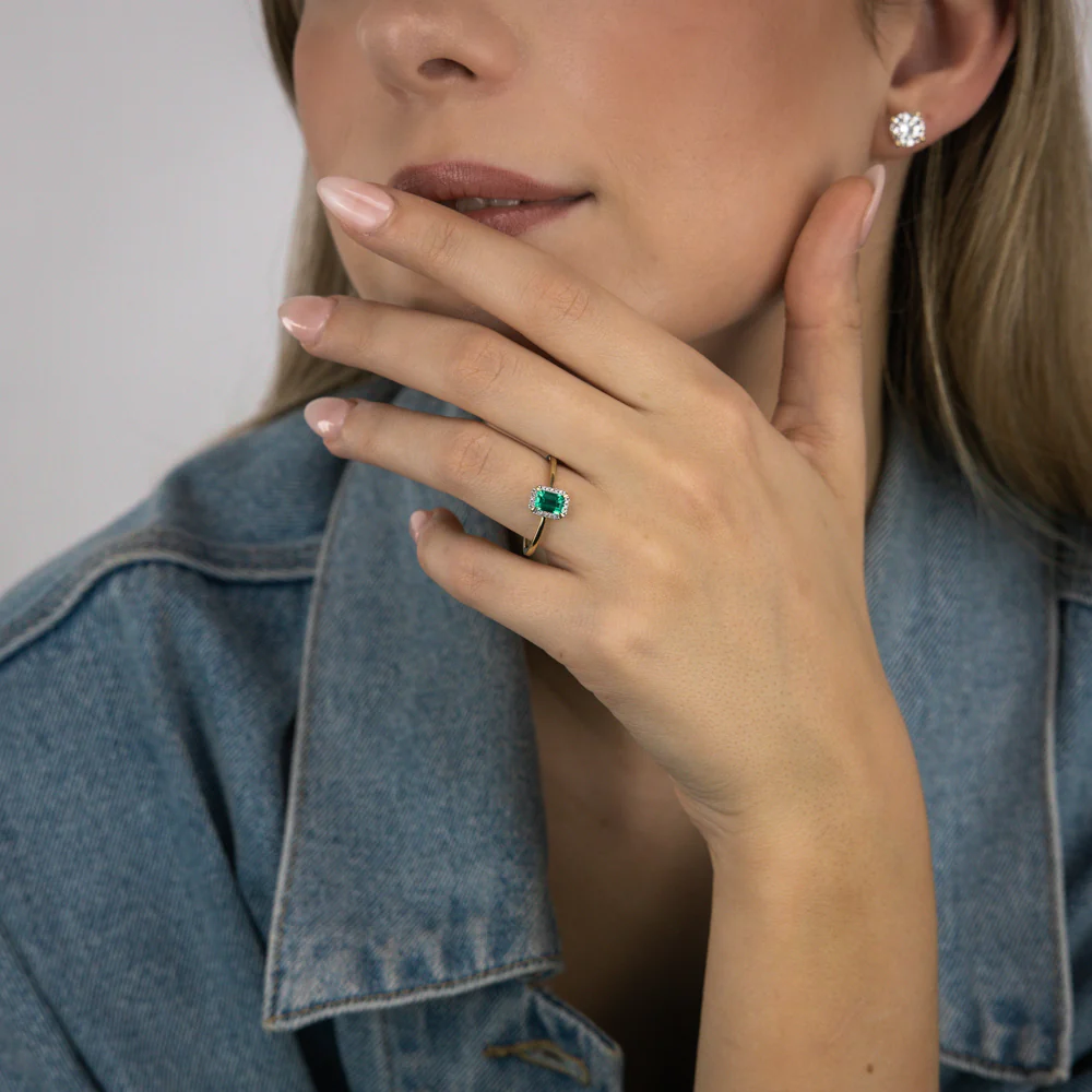 Created Emerald and Diamond Ring in 9ct Yellow Gold - Image 3