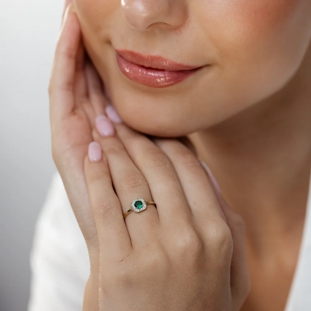 Created Emerald and Diamond Ring in 9ct Yellow Gold - Image 4