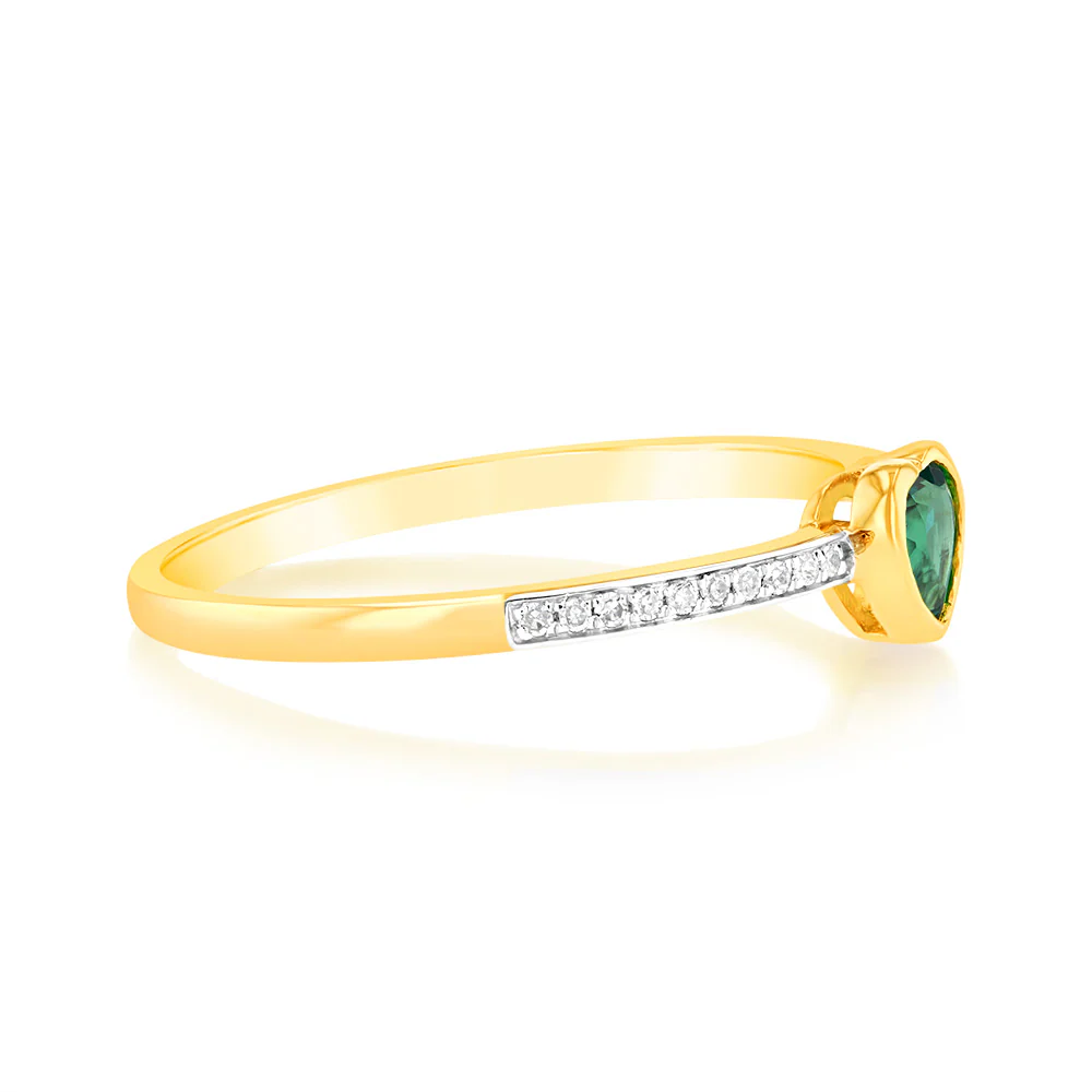 Created Emerald & Heart Shaped Diamond Ring in 9ct Yellow Gold - Image 2