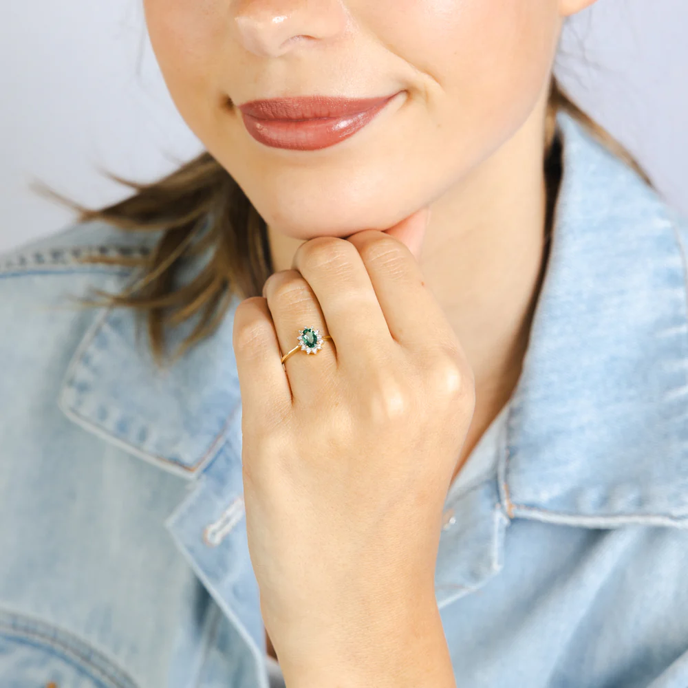 Created Emerald & Zirconia Ring in 9ct Yellow Gold - Image 3