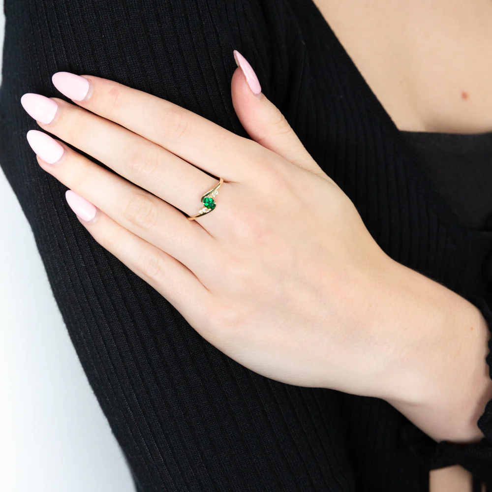 Created Emerald & Zirconia Ring in 9ct Yellow Gold - Image 3