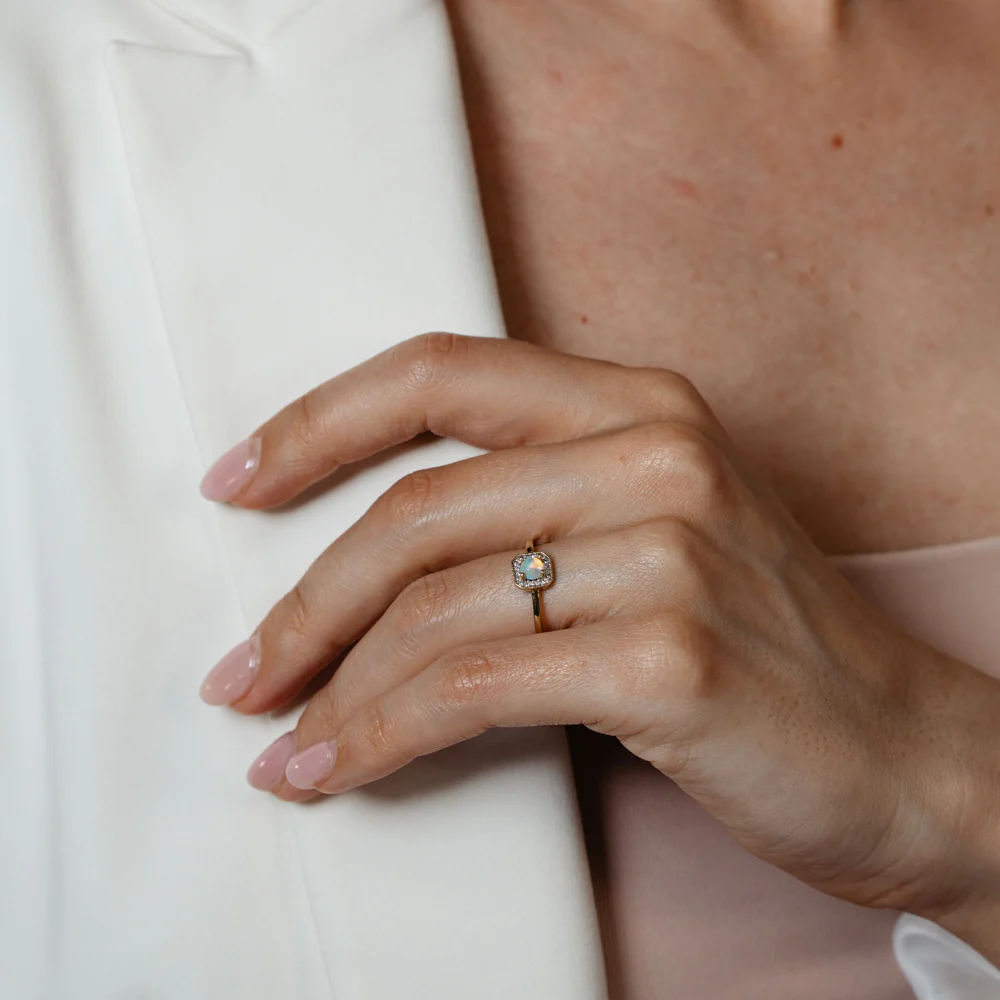 Created Opal and Diamond Ring in 9ct Yellow Gold - Image 3