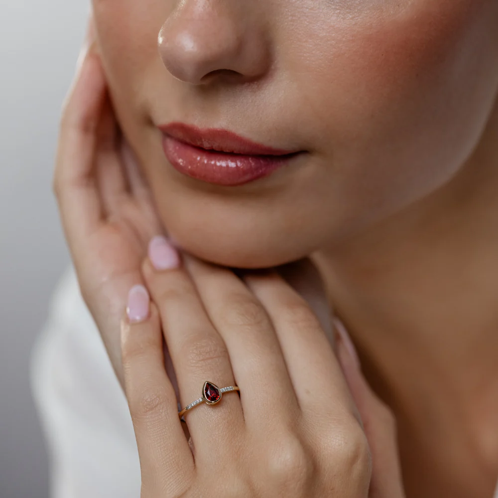 Created Red Garnet and Diamond Ring in 9ct Yellow Gold - Image 4