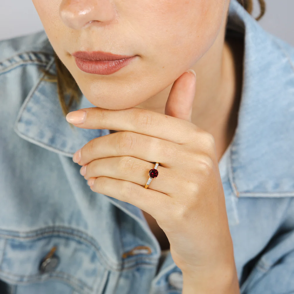 Created Ruby & Zirconia Ring in 9ct Yellow Gold - Image 3
