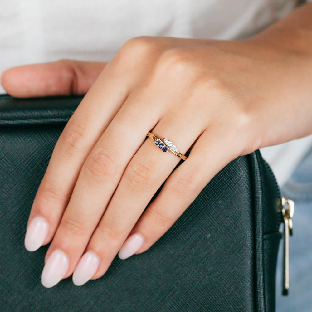 Created Sapphire & White Sapphire Ring in 9ct Yellow Gold - Image 3