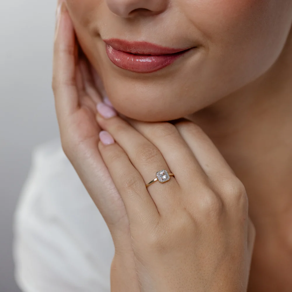 Created White Topaz and Diamond Ring in 9ct Yellow Gold - Image 4