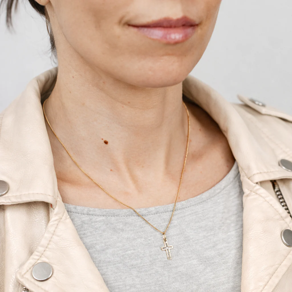 Cross Cutout Pendant in 9ct Yellow Gold - Image 2
