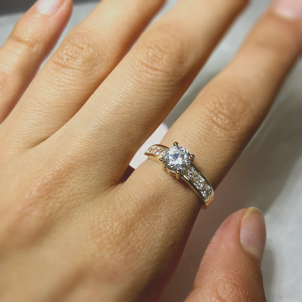 Cubic Zirconia Ring in 9ct Yellow Gold - Image 3
