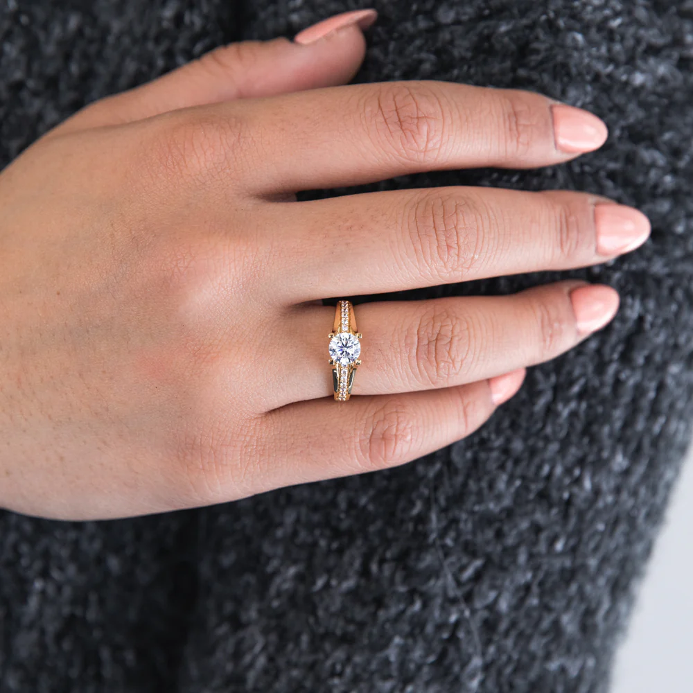 Cubic Zirconia Ring in 9ct Yellow Gold - Image 3