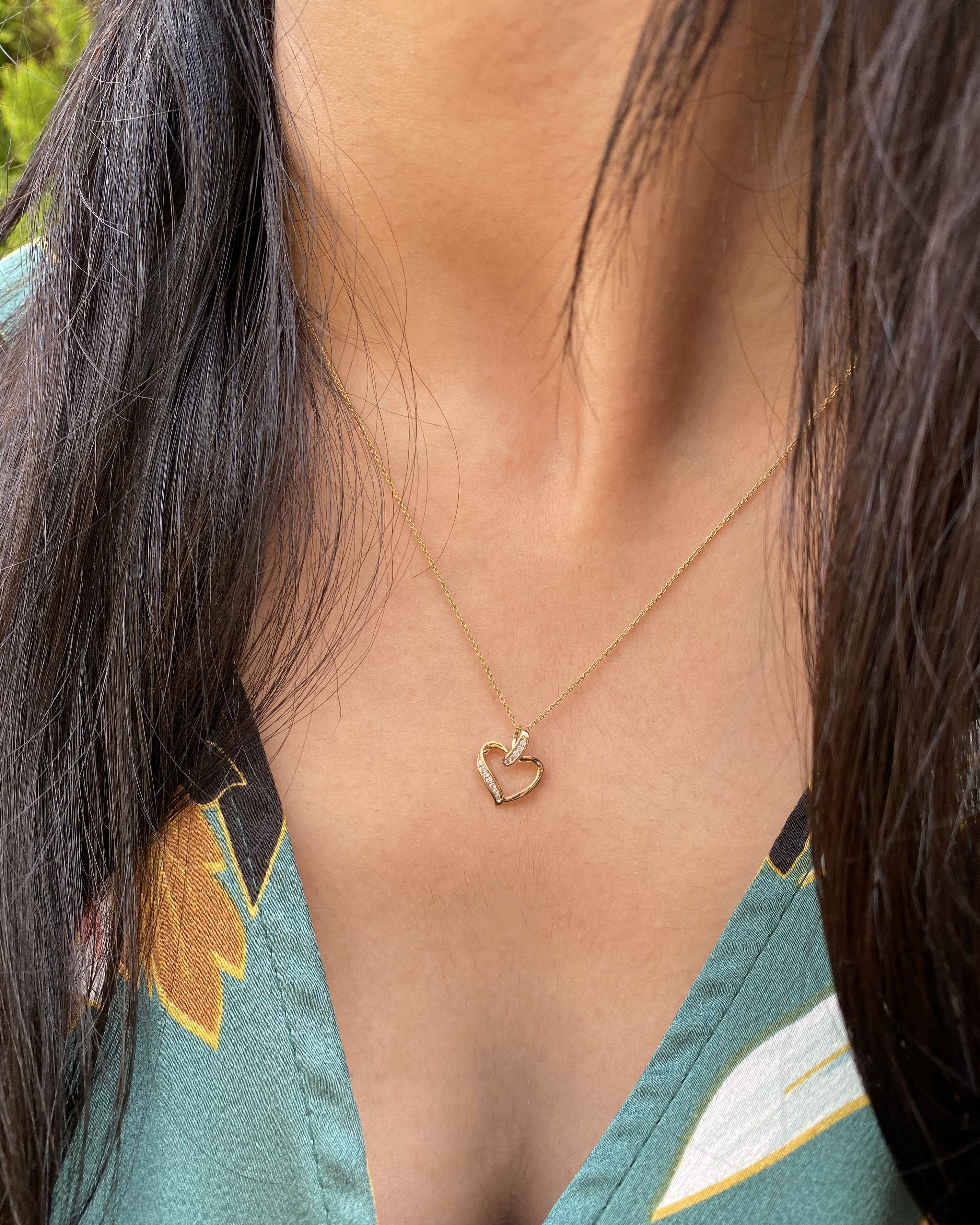 Diamond Heart Pendant with 12 Brilliant Diamonds in 9ct Yellow Gold - Image 2