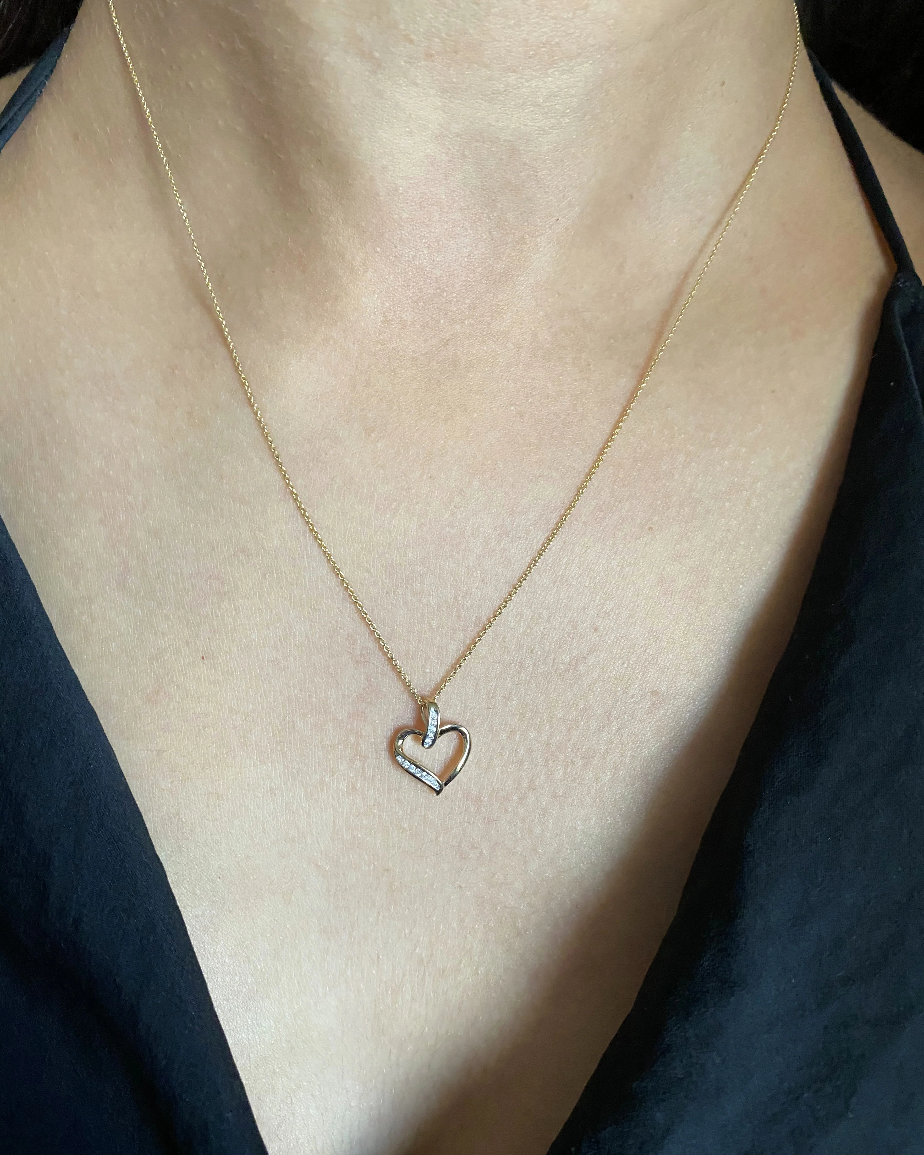 Diamond Heart Pendant with 12 Brilliant Diamonds in 9ct Yellow Gold - Image 3