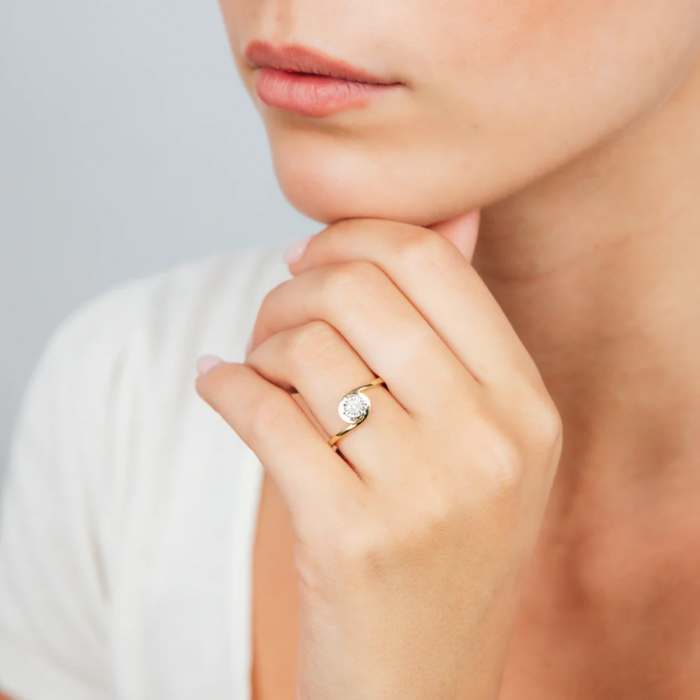 Diamond Pear Cluster Ring with 7 Round Brilliant Diamonds in 9ct Yellow Gold - Image 3