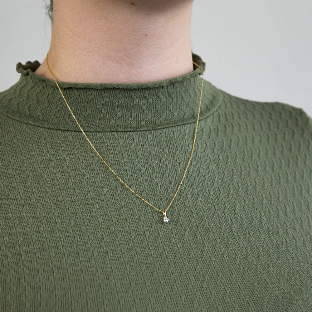 Flawless 9ct Yellow Gold Solitaire Pendant on a 45cm chain (15 Points) - Image 2