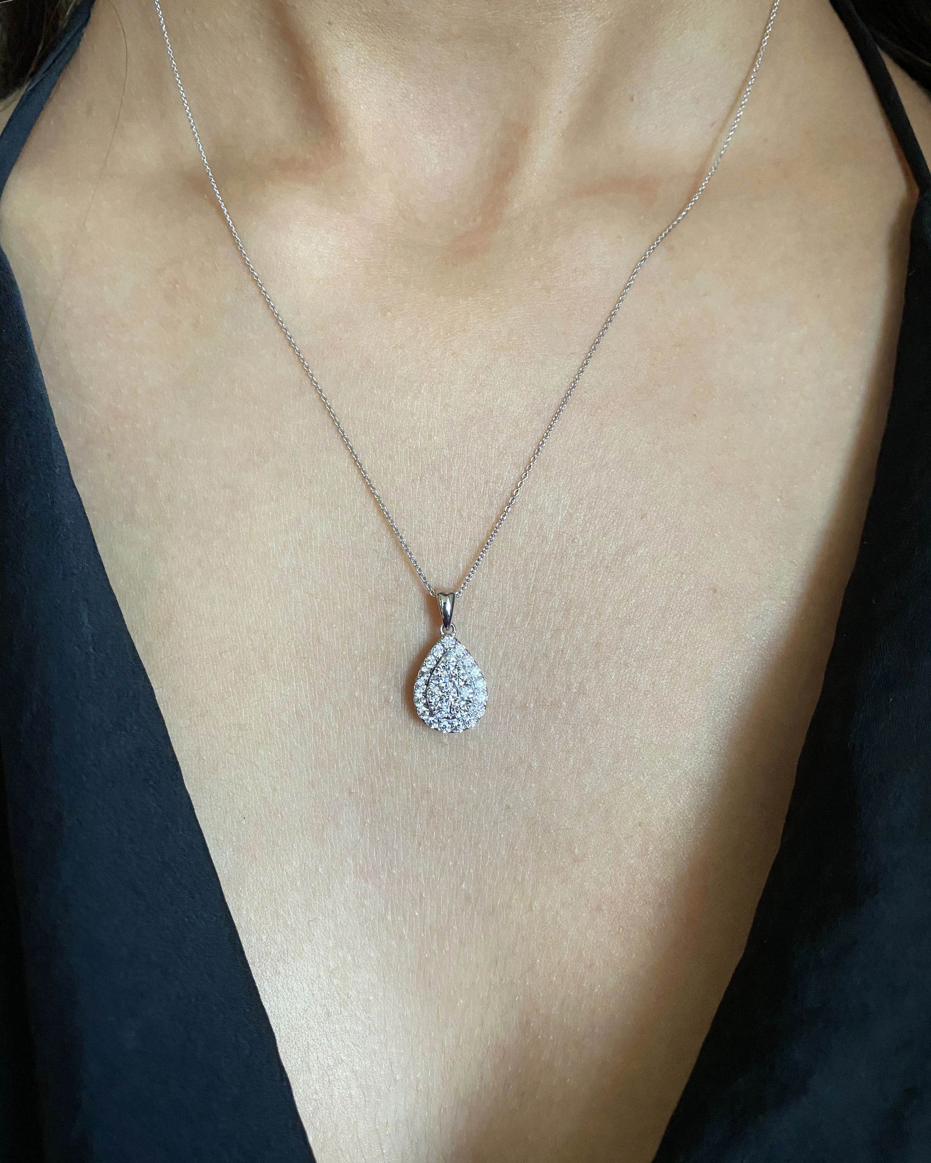 Flawless Cut 1/2 Carat 9ct White Gold Tear Drop Pendant With 45cm Chain - Image 3