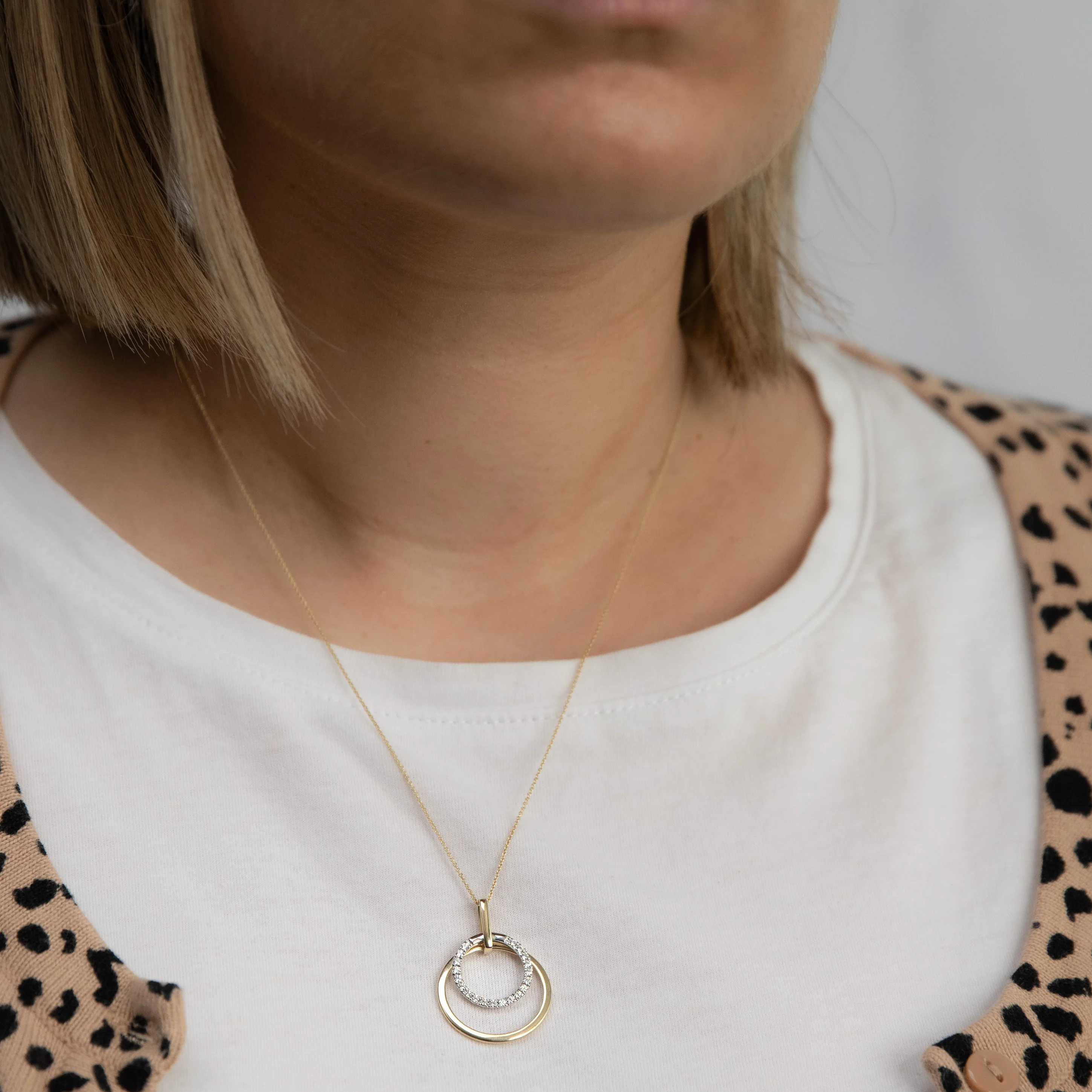 Flawless Cut 1/5 Carat Diamond Circle Pendant in 9ct Yellow Gold & White Gold + Chain - Image 2