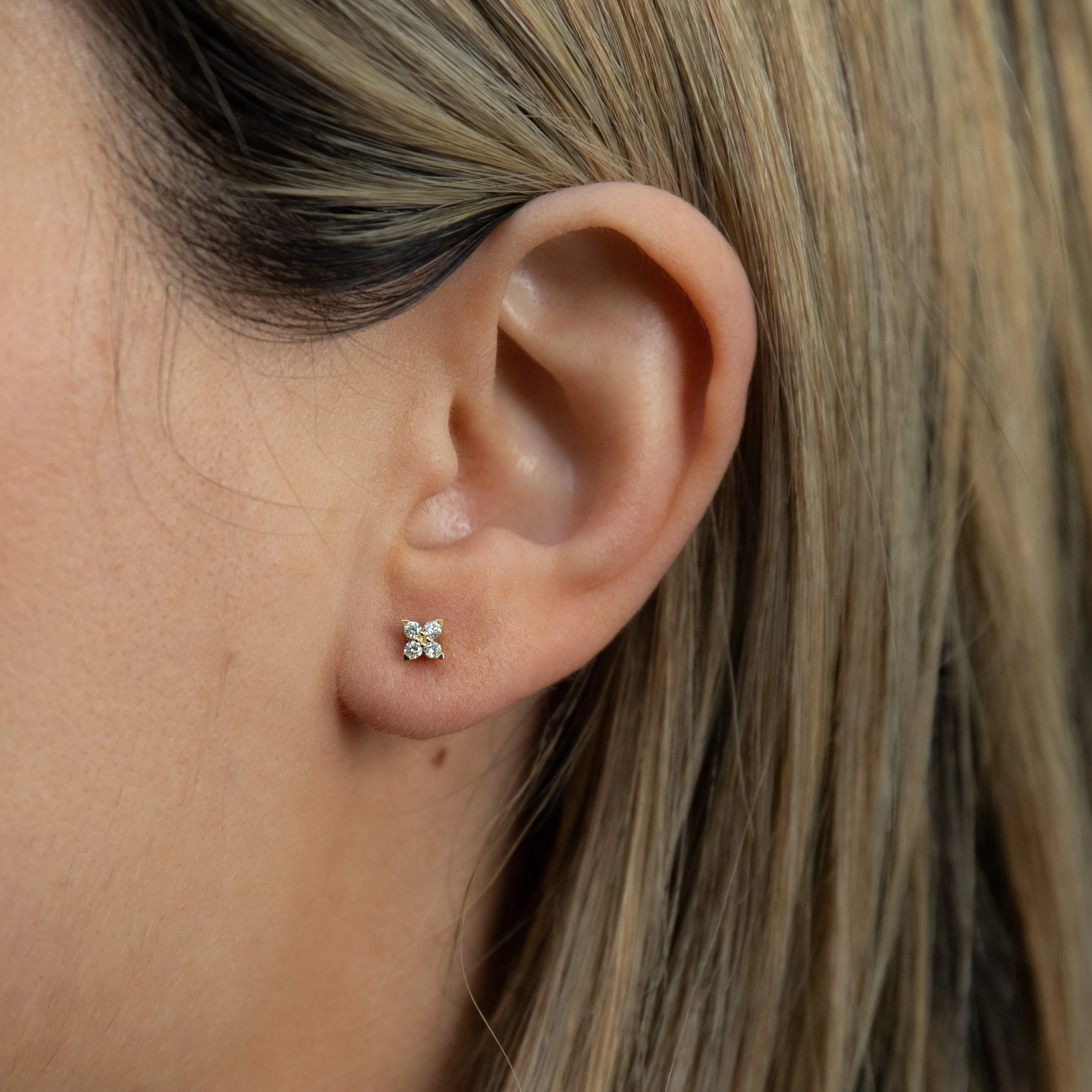 Flawless Cut 1/8 Carat Diamond Stud Earrings in 9ct Yellow Gold - Image 2