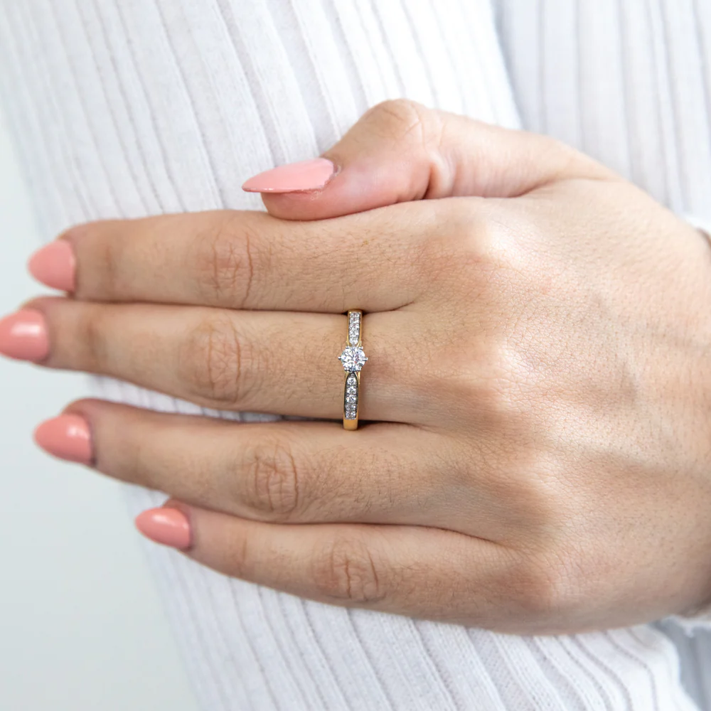 Flawless Cut 18ct Yellow Gold Ring with 3/8 Carat of Diamonds - Image 3