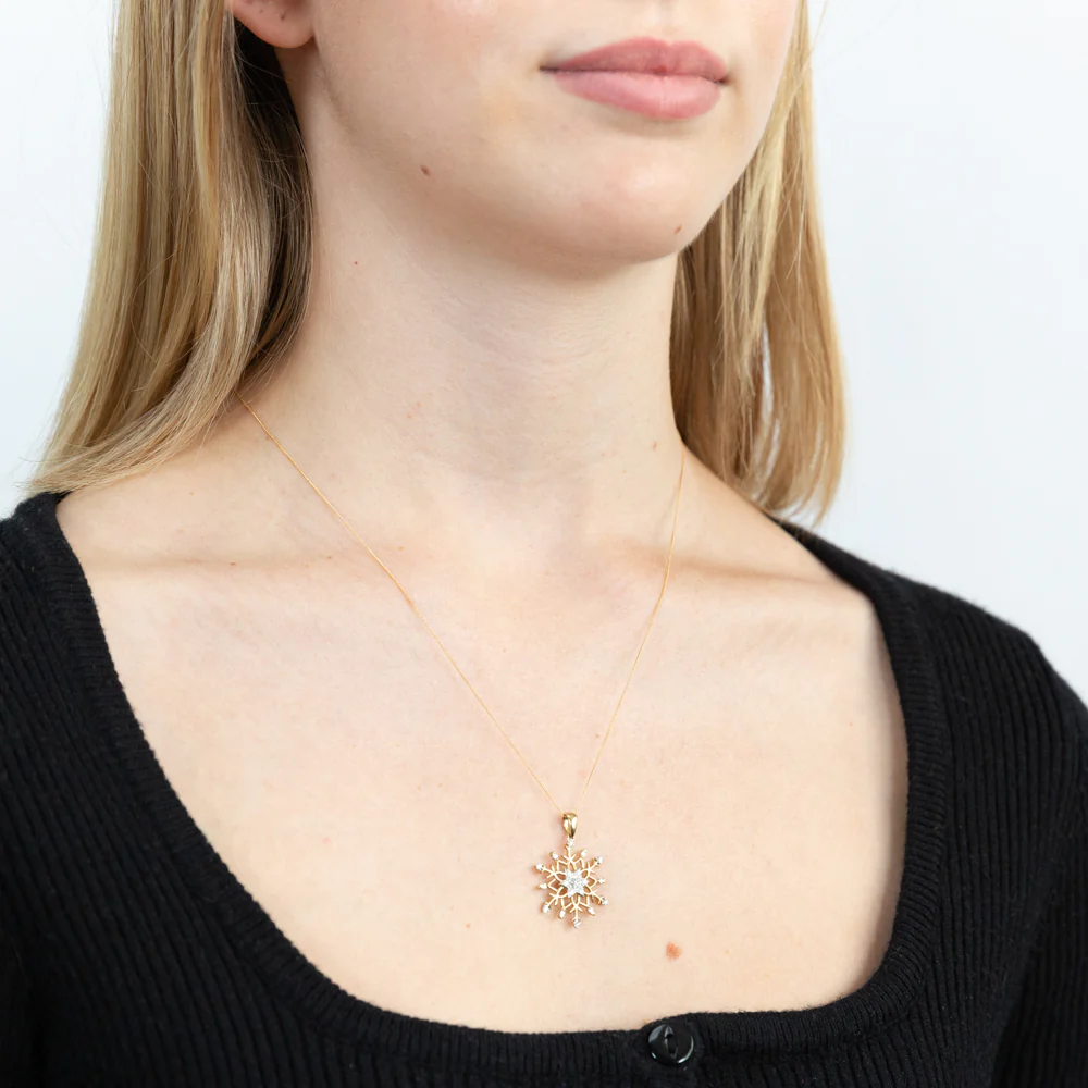 Flawless Cut Diamonds in 9ct Yellow Gold Snowflake Pendant With 45cm Chain Included - Image 2