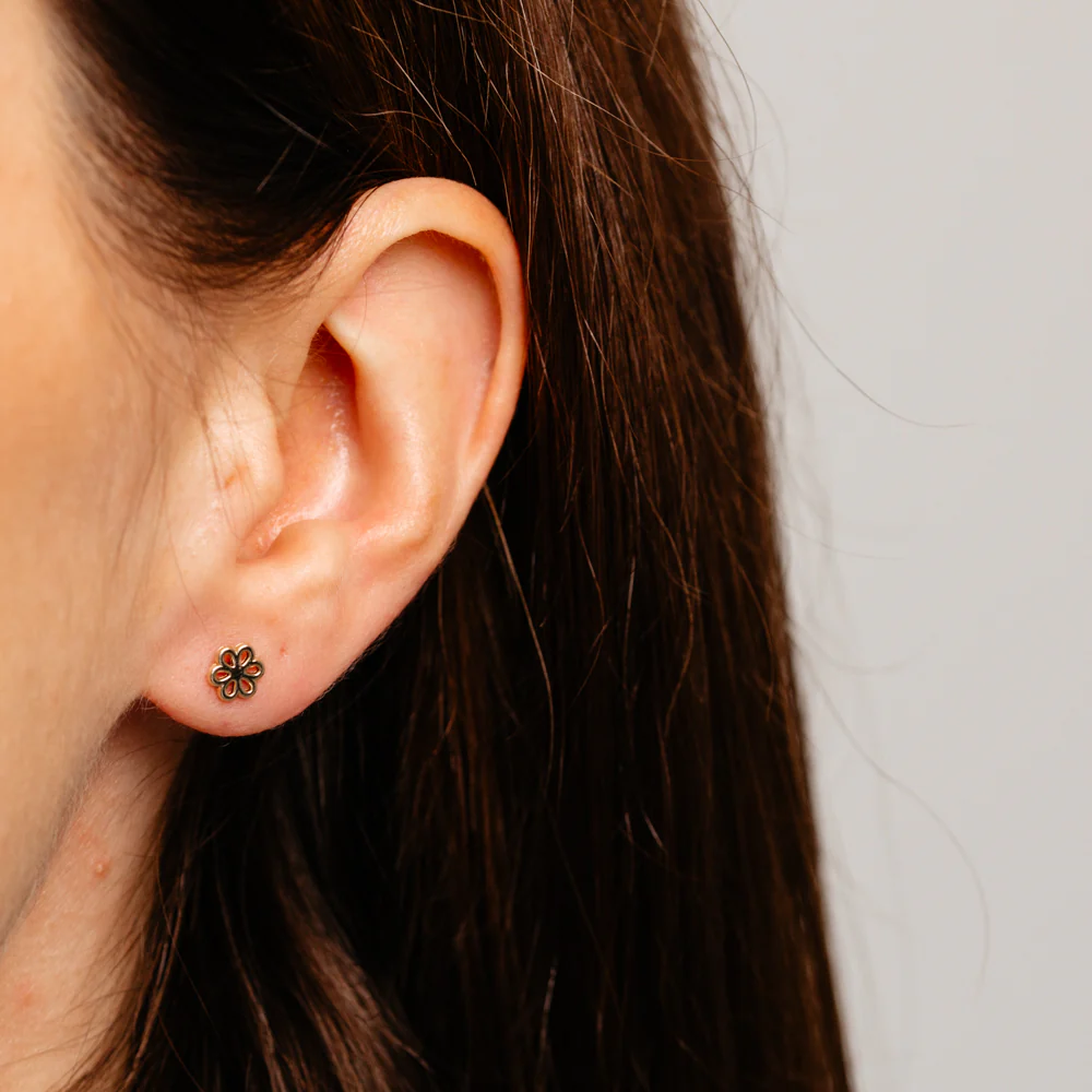 Flower Stud Earrings in 9ct Yellow Gold - Image 2