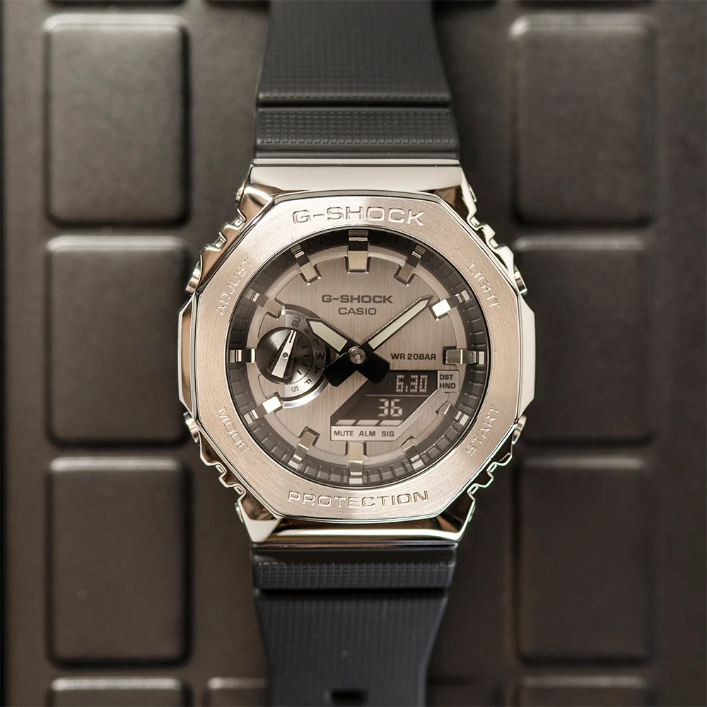 G-Shock GM2100-1A Metal Covered Silver 'CasiOak' - Image 9