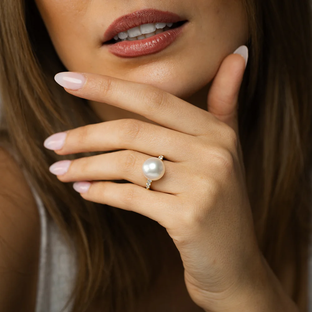 Luminesce Lab Grown 1/4 Carat Diamond and White South Sea Pearl Ring in 9ct Yellow Gold - Image 4