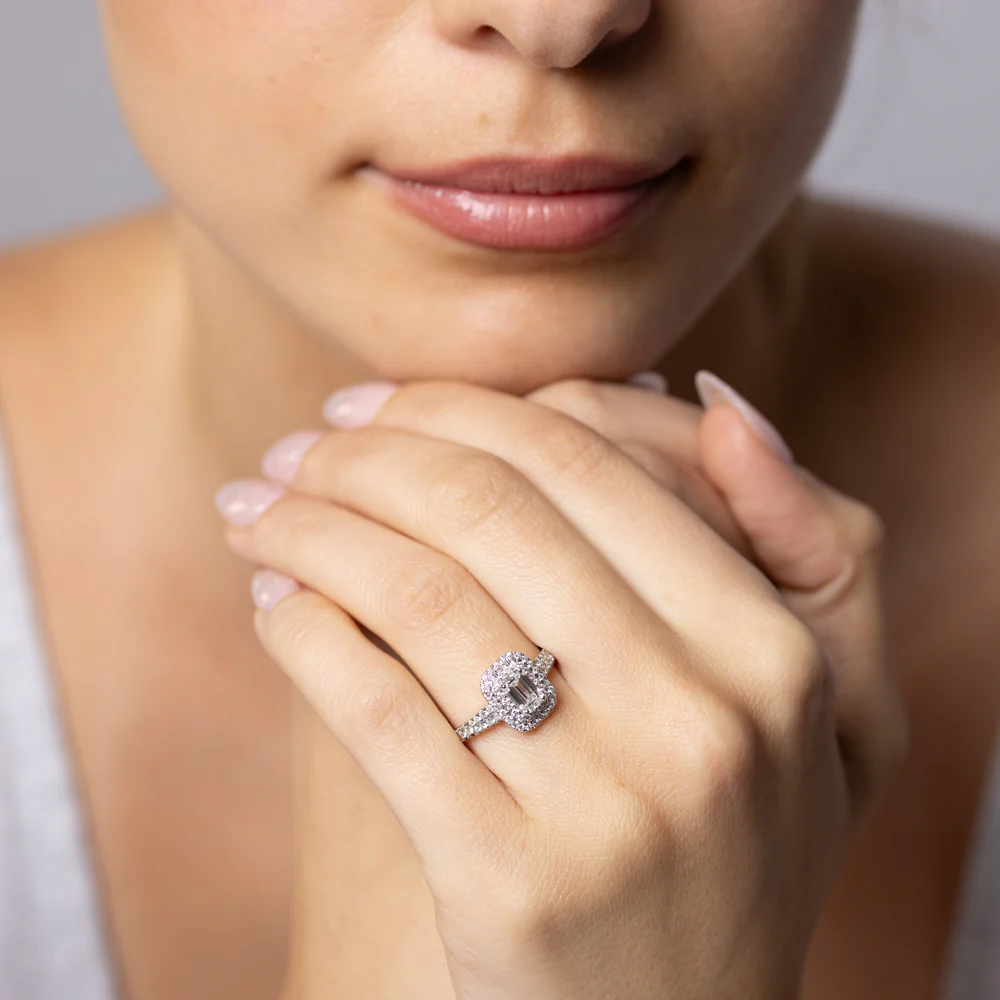 Luminesce Lab Grown 1 Carat Diamond Halo Solitaire Ring Emerald Centre Diamond in 9ct Yellow Gold - Image 4