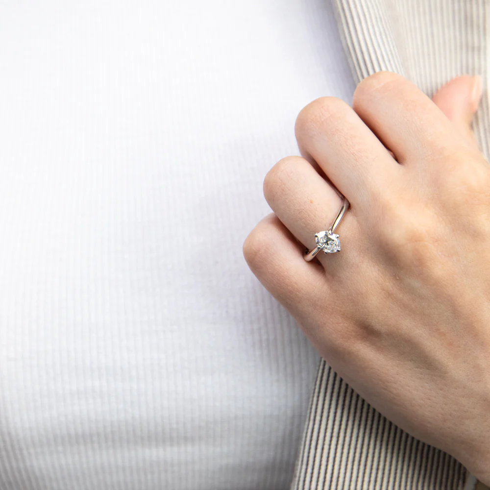 Luminesce Lab Grown 1 Carat Diamond Oval Solitaire Ring set in 14ct White Gold - Image 3