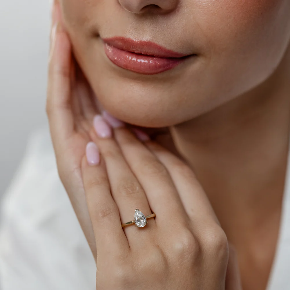 Luminesce Lab Grown 1 Carat Diamond Pear Ring in 9ct Yellow Gold - Image 4