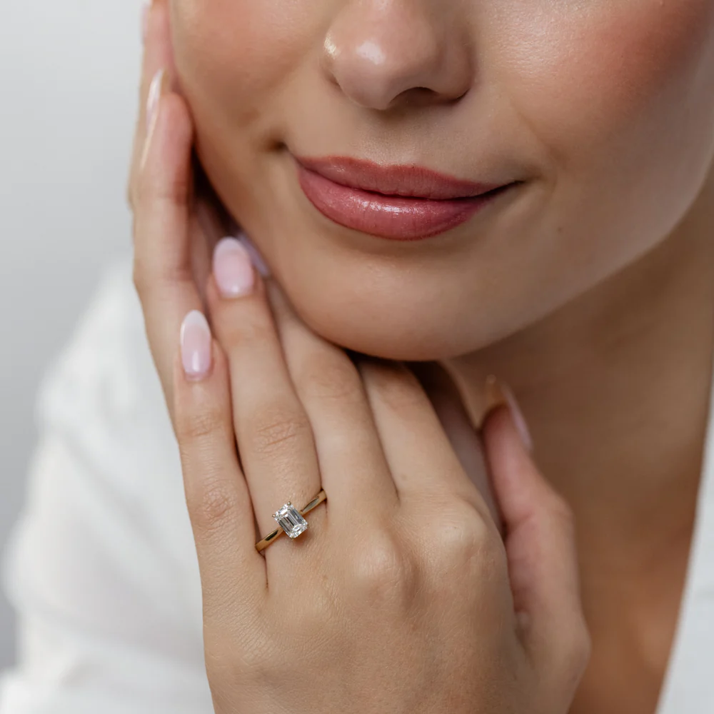 Luminesce Lab Grown 1 Carat Diamond Solitaire Emerald Ring in 9ct Yellow Gold - Image 4