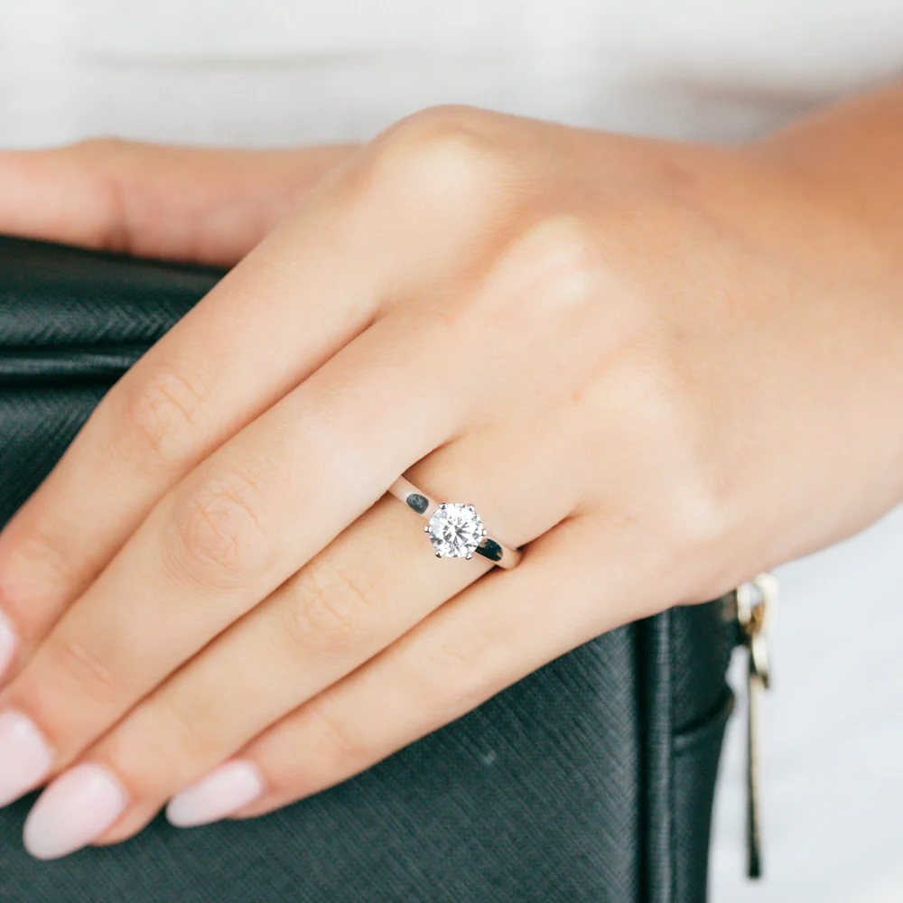 Luminesce Lab Grown 18ct White Gold 1 Carat Certified Diamond Solitaire Ring - Image 4