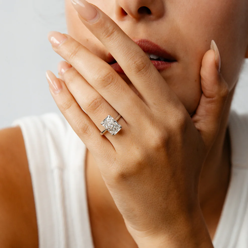 Luminesce Lab Grown 4 Carats Certified Radiant Diamond Solitaire Ring in 18ct White Gold - Image 4