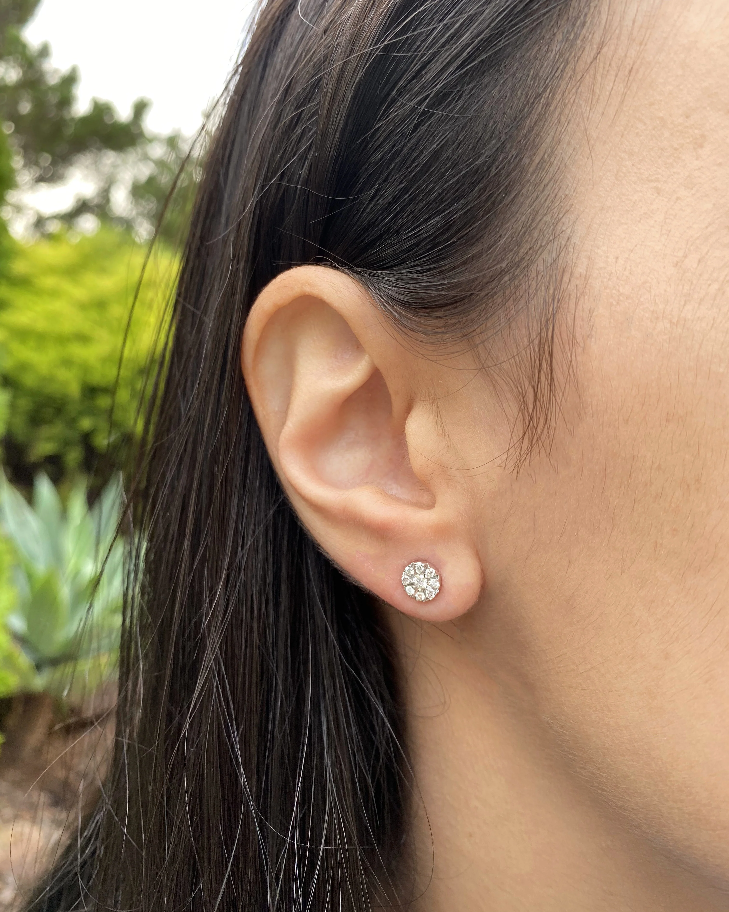 Luminesce Lab Grown 9ct White Gold 1/3 Carat Diamond Stud Earrings with 18 Diamonds - Image 4