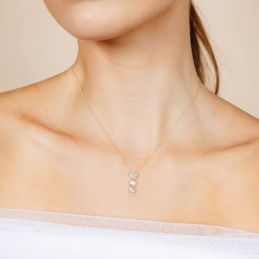 Luminesce Lab Grown 9ct Yellow Gold 0.80 Carat Diamond Pendant with 3 Diamonds on 45cm Chain - Image 2