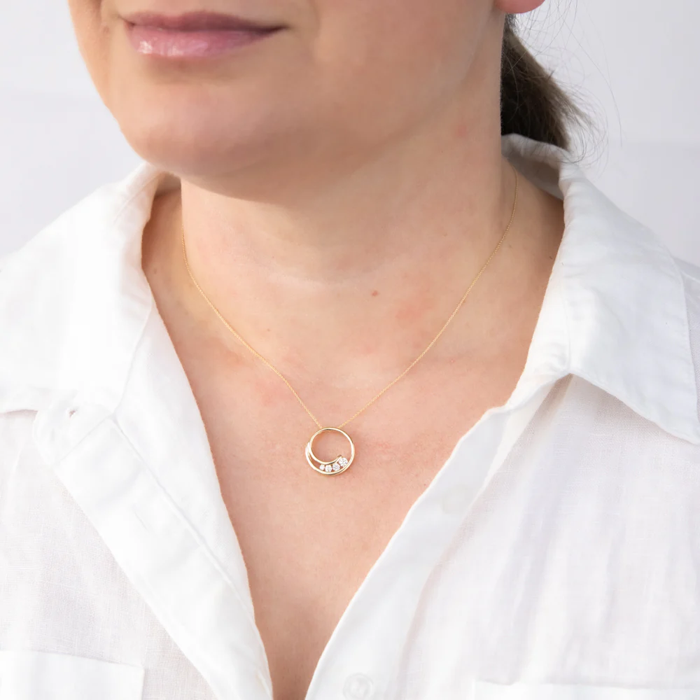 Luminesce Lab Grown 9ct Yellow Gold 1/5 Carat Diamond Circle Pendant with 3 Round Diamonds on 45cm Chain - Image 2