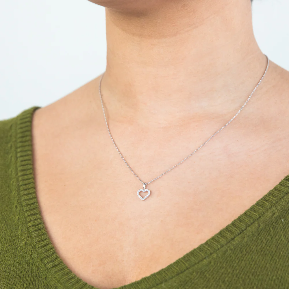 Memoire 18ct White Gold 0.12 Carat Diamond Open Heart Pendant with Chain - Image 2