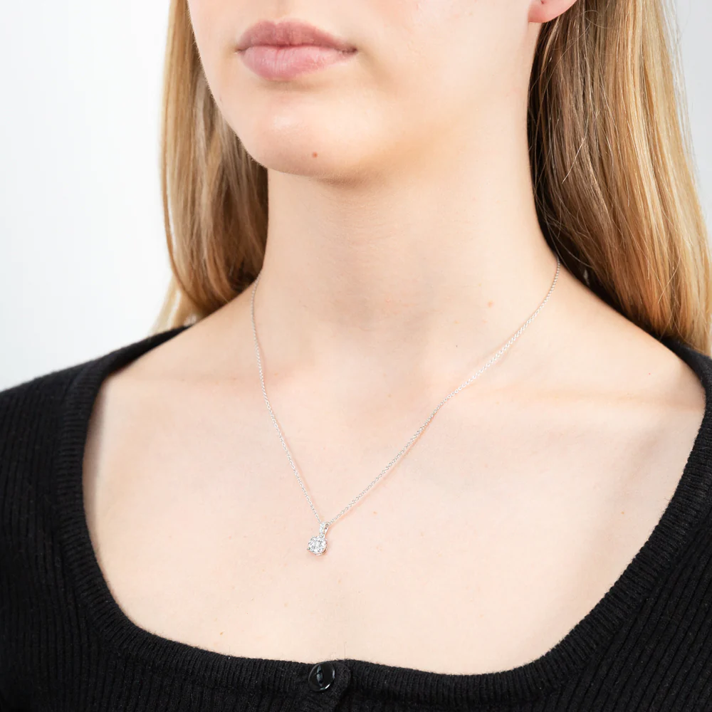 Memoire 18ct White Gold 1/3 Carat Diamond Bale 4 Prong Pendant with Chain - Image 3