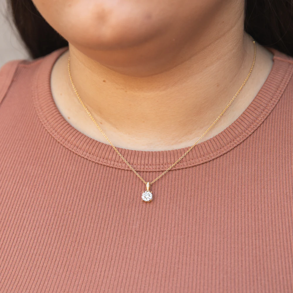 Memoire 18ct Yellow Gold 0.30 Carat Diamond Bale 4 Prong Pendant with Chain - Image 2