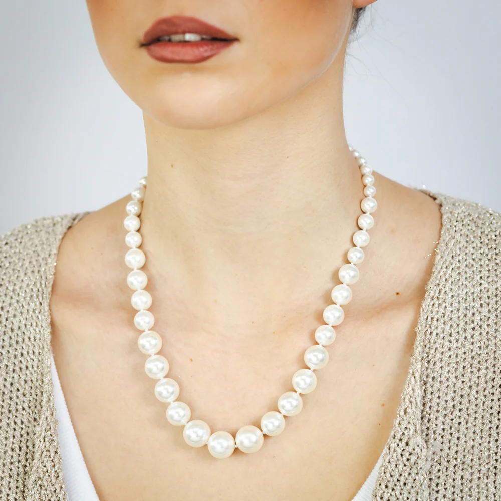 Mother of Pearl Graduated Necklace 48cm with Sterling Silver Clasp - Image 3