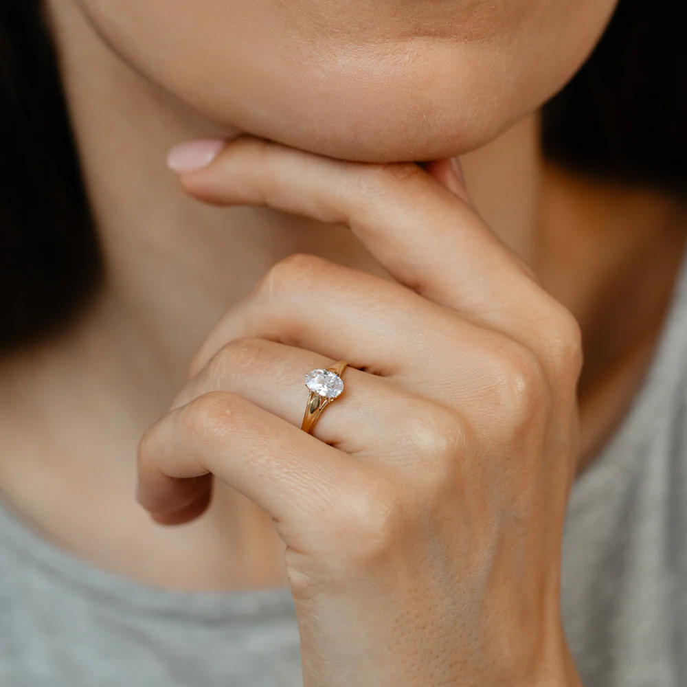 Oval Cubic Zirconia Ring in 9ct Yellow Gold - Image 3