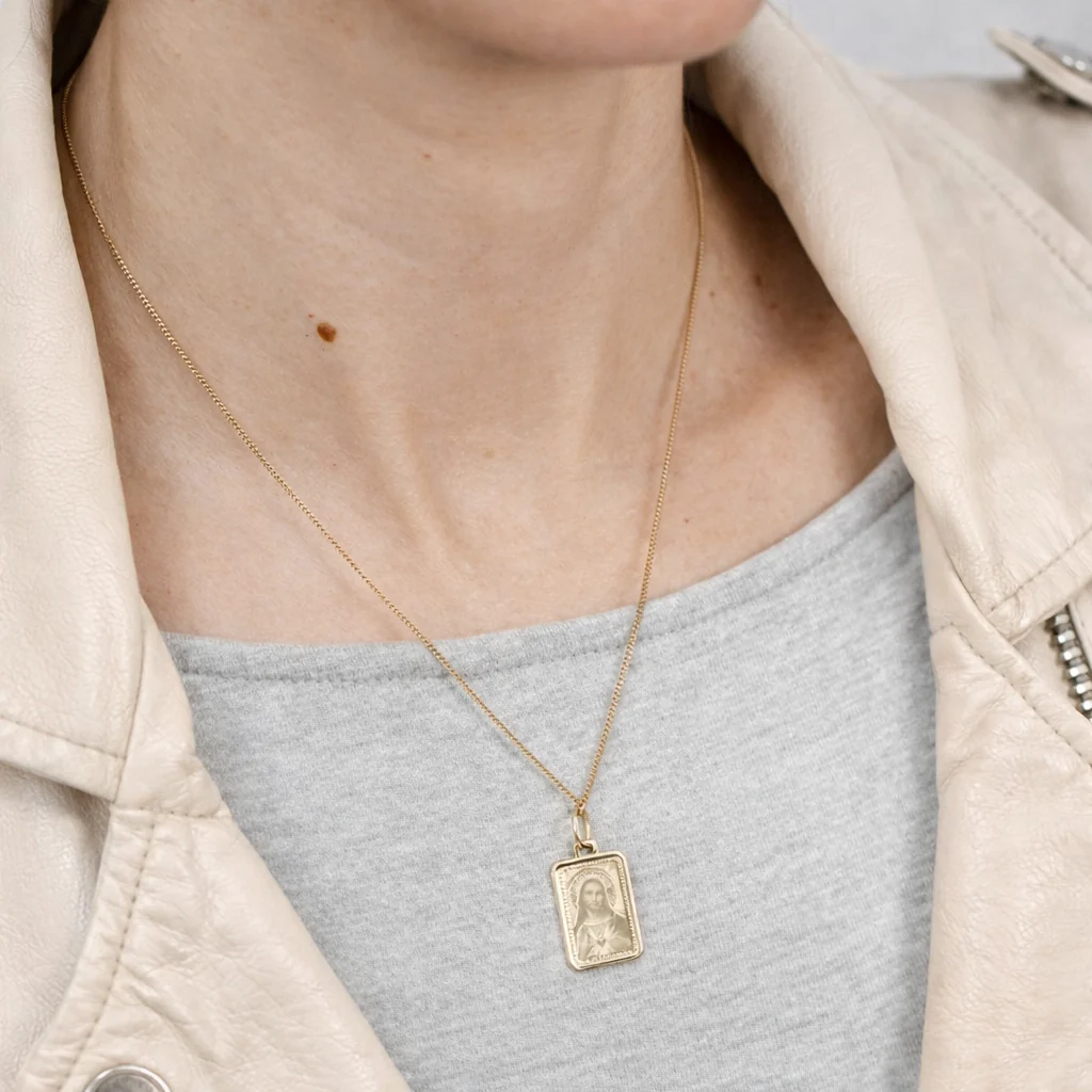 Sacred Heart of Jesus Pendant in 9ct Yellow Gold - Image 2