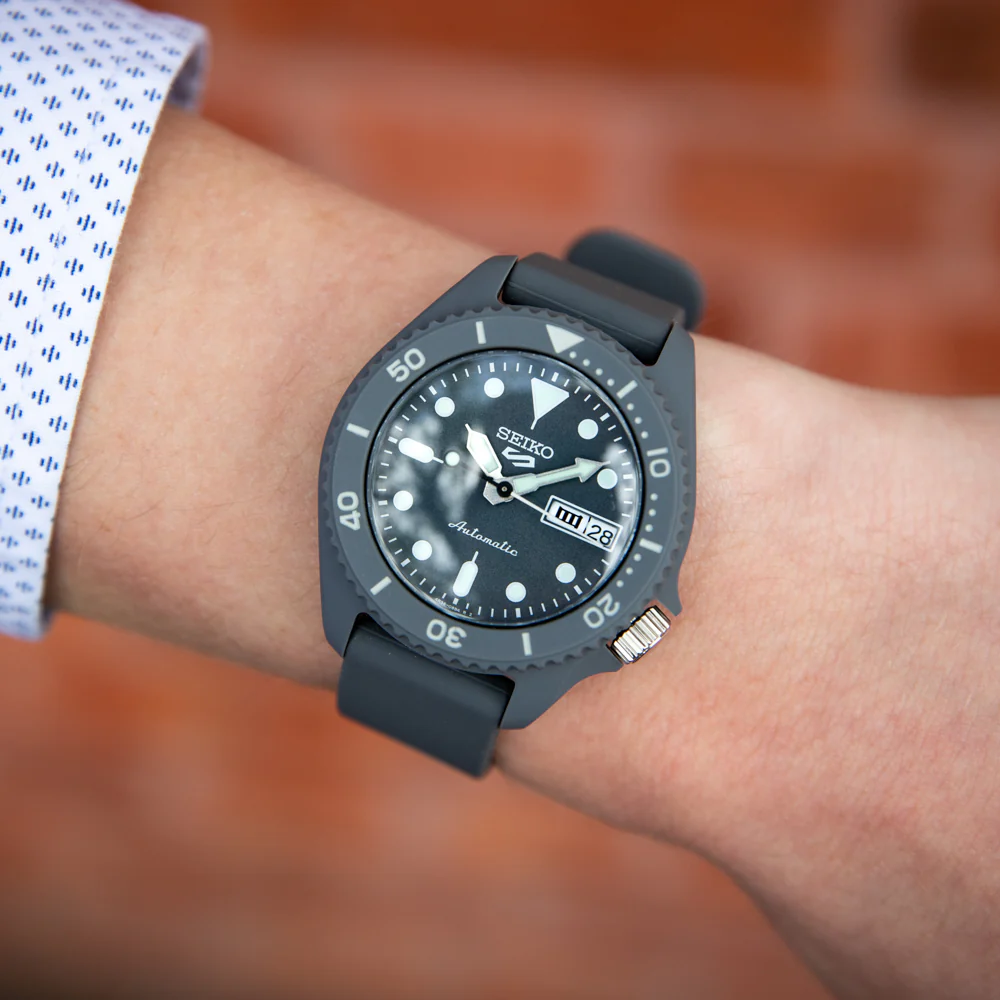 Seiko 5 Sports SRPG81K  Automatic - Image 2