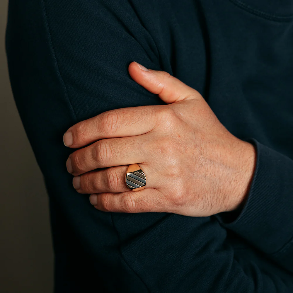 Signet Gents Ring in 9ct Yellow and White Gold - Image 3