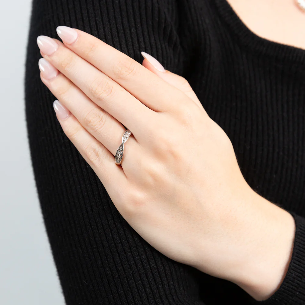 Silver Cluster Dress Ring with 8 Brilliant Diamonds - Image 2