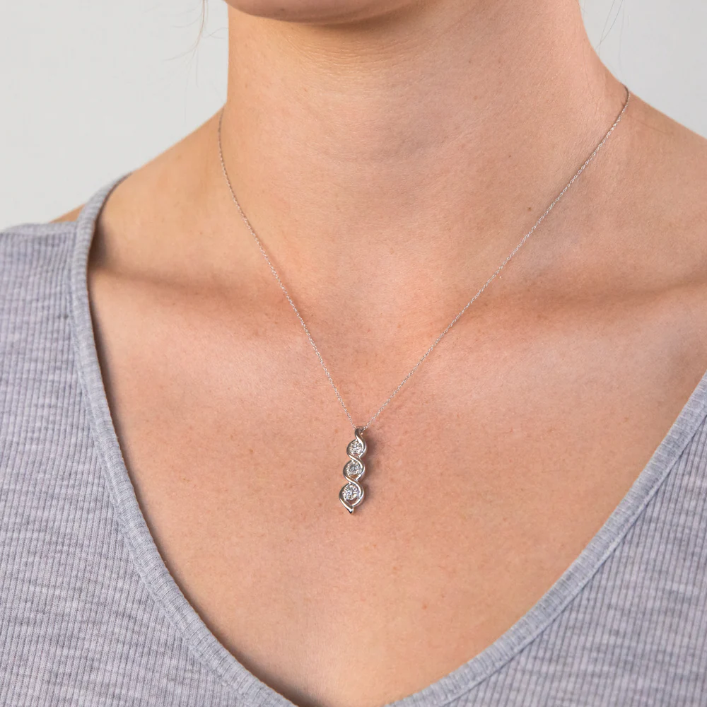 Silver Diamond Pendant on 45cm Chain - Image 2