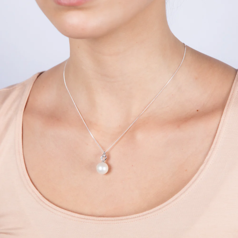 Sterling Silver 11-12mm White South Sea and Diamond Pendant on 45cm Chain - Image 2
